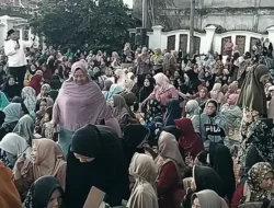Pancarkan Kharismatik Seorang Pemimpin, HAR Dikerumuni Emak-emak Kota Baru