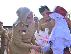 Haru dan Gembira Di Hari Pertama Sekolah SDN 212, Emilia : “Terimakasih Ibu Pj Wali Kota”