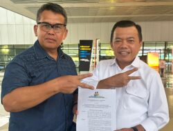 Resmi, Al Haris Serahkan SK Tim Pilgub Jambi Disaksikan Jenderal Dudung