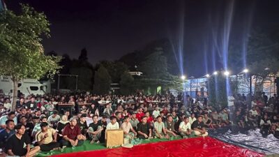 Milenial Padati Nobar Indonesia vs Australia di Posko Pemenangan Rumah Besamo Haris-Sani