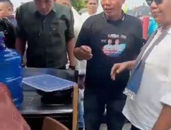 Viral Video Cagub RH Bagi bagi Duit Langsung ke Warga saat Kampanye