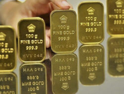 Harga Emas Antam Merosot Jadi Rp1,597 Juta Per Gram