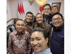 Potret Kebersamaan Rocky Candra, Sufmi Dasco, Prasetyo Hadi dan Rahayu