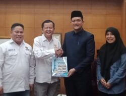 Ketua DPRD M Hafiz Terima Laporan Kinerja Komisi Informasi 2024