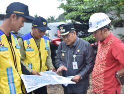 Pastikan Proyek Pengendalian Banjir Sesuai Rencana, Wali Kota Maulana dan Komisi V DPR RI Cek di Lapangan