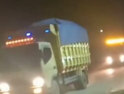 Mobil Batu Bara Kebut Kebutan Ditengah Kota Jambi, Ancam Nyawa Jamaah Sholat Subuh di Mesjid