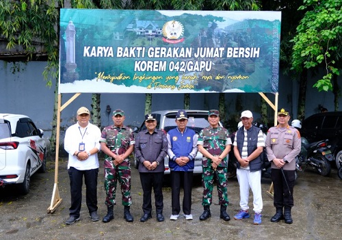 Wagub Sani Optimis Program Karya Bakti Gerakan Jum’at Bersih Tingkatkan Kepedulian Masyarakat