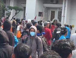 Bakar Satu Unit Motor, Anak STM Ikut Aksi Unjuk Rasa di DPRD Provinsi Jambi yang Berakhir Ricuh