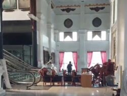 Anggota DPRD Provinsi Jambi “Kabur” Saat Demonstran “Ngamuk”